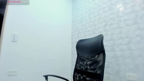Snapshot of realbadbxtch chatting on February 2025 08:09:01 PM Cattleya Exposito online show from February 2025 08:09:01 PM