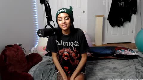 remidarklace online show from January 2025 01:02:01 AM