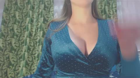 RosalNiils online show from December 2024 11:49:02 PM