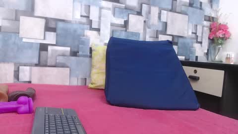 rosse_thompson11 online show from October 2025 03:15:01 AM