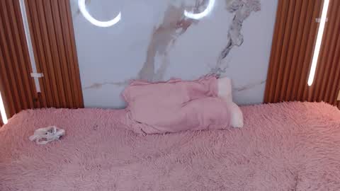 Snapshot of rosselyn_ chatting on November 2025 07:35:02 PM Rossi Hill online show from November 2025 07:35:02 PM