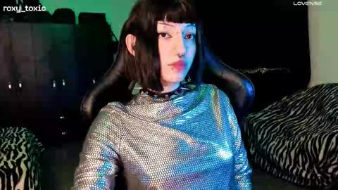 Snapshot of roxy_toxic chatting on November 2025 01:16:02 AM Roxy Independient model Help me to reach 50 thumbs up online show from November 2025 01:16:02 AM