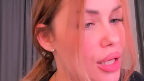 Snapshot of roxy_wet chatting on February 2025 05:29:01 PM Roxy follow me online show from February 2025 05:29:01 PM