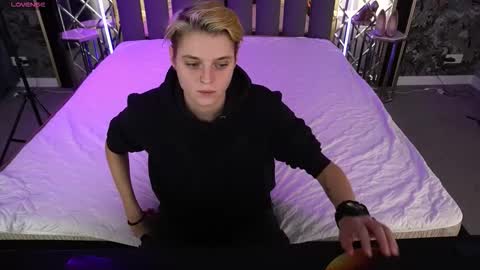 Snapshot of roxyflames chatting on December 2025 02:15:01 PM roxyflames online show from December 2025 02:15:01 PM