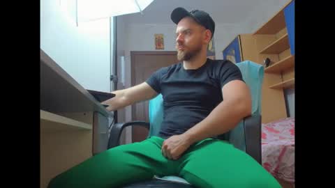 Snapshot of ryanstone_ chatting on November 2025 03:38:01 AM Ryanstone online show from November 2025 03:38:01 AM