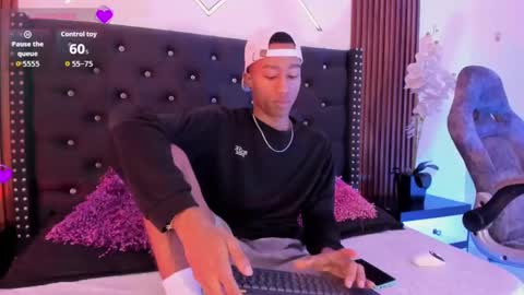 sammyyadams_ online show from September 2025 09:08:02 PM