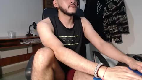 Snapshot of santiexxx chatting on October 2025 04:57:01 AM santiexxx online show from October 2025 04:57:01 AM