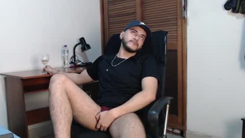 Snapshot of santiexxx chatting on October 2025 04:42:01 AM santiexxx online show from October 2025 04:42:01 AM