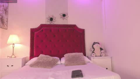 Snapshot of sara_collinss__ chatting on November 2025 11:12:02 AM SARA online show from November 2025 11:12:02 AM