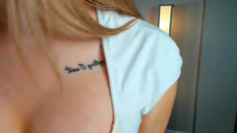 Snapshot of sara_fest chatting on February 2025 02:04:01 PM sara_fest online show from February 2025 02:04:01 PM