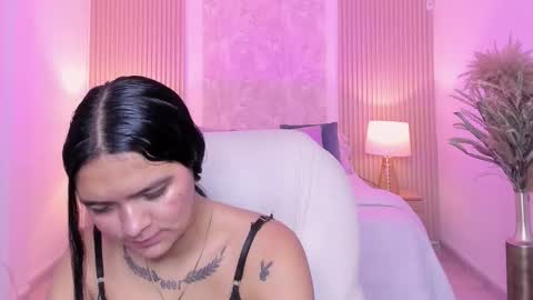 Snapshot of sara_jjones_ chatting on December 2025 07:43:01 PM Sara online show from December 2025 07:43:01 PM