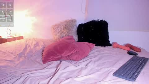 Snapshot of sarahbrooks_ chatting on February 2025 03:01:01 AM Sarah and Erik online show from February 2025 03:01:01 AM