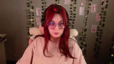 Snapshot of sarakinski chatting on November 2025 12:27:01 PM Sara online show from November 2025 12:27:01 PM