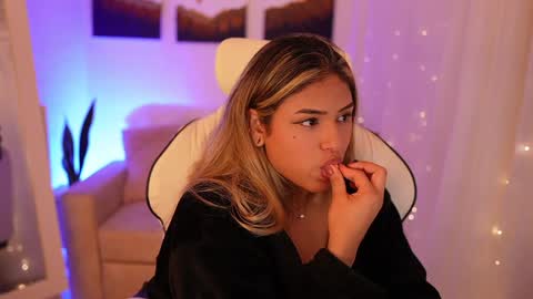 Sara online show from December 2024 12:39:02 AM