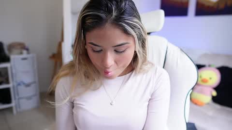 Sara online show from February 2025 09:20:02 PM