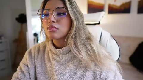 Sara online show from February 2025 09:46:01 PM