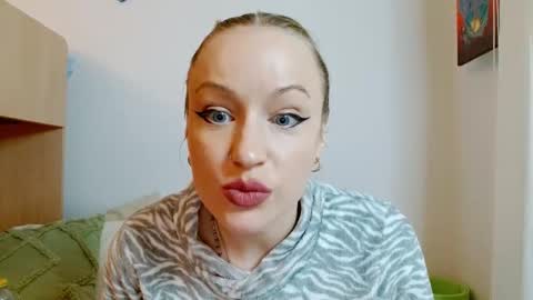 Snapshot of satinqueen90 chatting on December 2025 11:25:02 AM Satinqueen90 online show from December 2025 11:25:02 AM