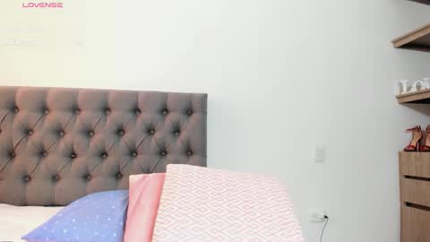 Snapshot of scarlethxs chatting on November 2025 03:43:02 PM SOFI online show from November 2025 03:43:02 PM