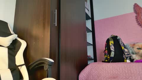 scarlett_099 online show from September 2025 11:43:01 AM