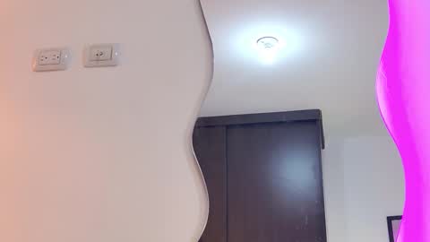 scarlett_099 online show from September 2025 12:18:01 PM