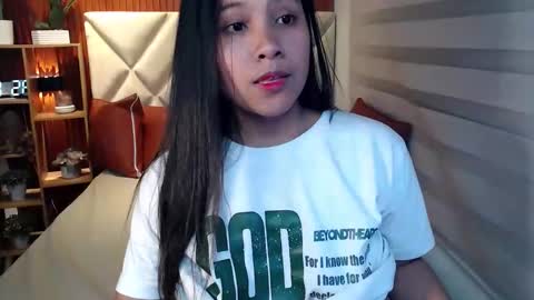 Snapshot of seductive_elle chatting on November 2025 04:50:02 PM ellie online show from November 2025 04:50:02 PM