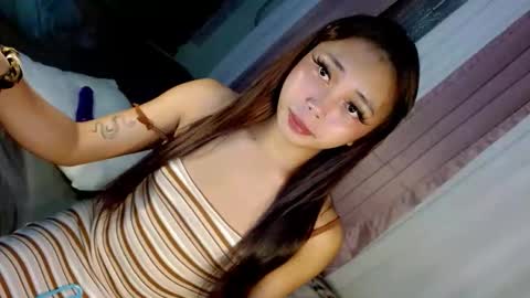 Snapshot of seductive_morena chatting on December 2025 05:28:02 PM Im shy online show from December 2025 05:28:02 PM