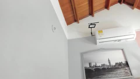 Selene online show from October 2025 04:00:01 AM