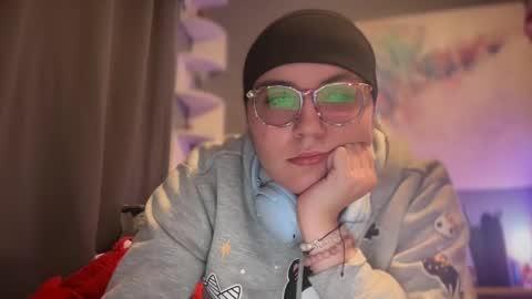 Selene online show from March 2025 06:11:02 PM