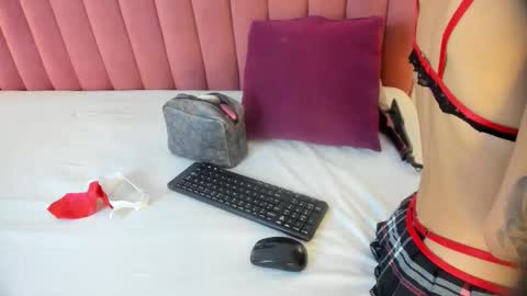 Snapshot of selina_k1le chatting on November 2025 07:57:01 PM Seline online show from November 2025 07:57:01 PM