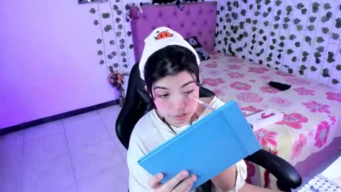 Selina online show from December 2025 04:20:02 AM