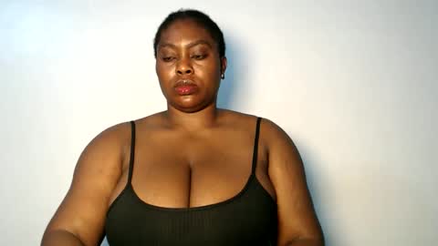 Snapshot of sexy_wetpussyy chatting on November 2025 02:00:01 AM Luna online show from November 2025 02:00:01 AM