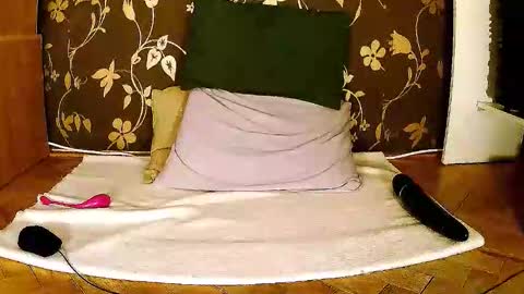 Squirty Maya Gold online show from September 2025 01:43:02 PM