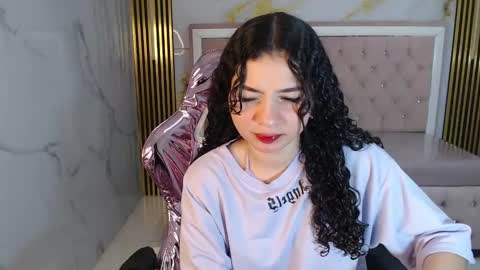 Snapshot of shalon_diaz_sub chatting on December 2024 01:11:02 PM Shalon online show from December 2024 01:11:02 PM
