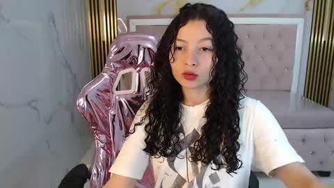 Snapshot of shalon_diaz_sub chatting on December 2024 01:05:02 PM Shalon online show from December 2024 01:05:02 PM