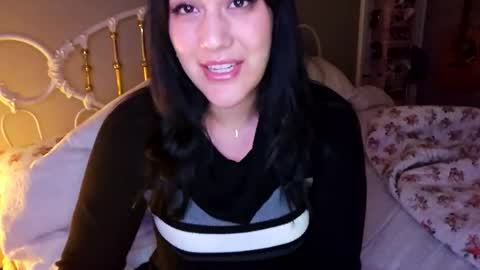 Snapshot of simonesighren chatting on December 2025 07:47:01 AM simonesighren online show from December 2025 07:47:01 AM