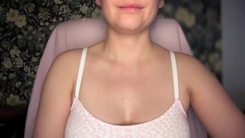 Snapshot of sindrastone chatting on December 2025 12:51:01 AM Sindra online show from December 2025 12:51:01 AM