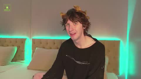 Snapshot of sinkisser chatting on November 2025 10:28:01 AM WARREN online show from November 2025 10:28:01 AM