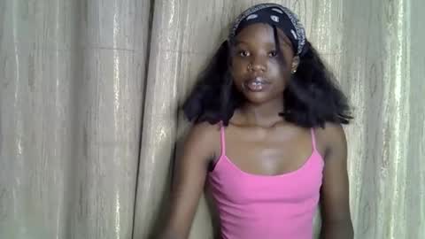 Snapshot of sismile chatting on November 2025 08:00:01 PM shannie online show from November 2025 08:00:01 PM