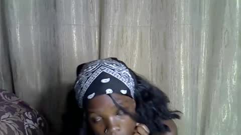 Snapshot of sismile chatting on November 2025 07:12:01 PM shannie online show from November 2025 07:12:01 PM