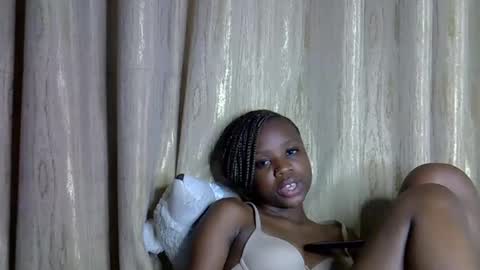 Snapshot of sismile chatting on November 2025 01:40:01 AM shannie online show from November 2025 01:40:01 AM