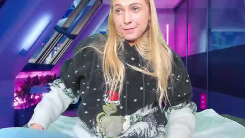 Elise online show from February 2025 03:08:01 PM