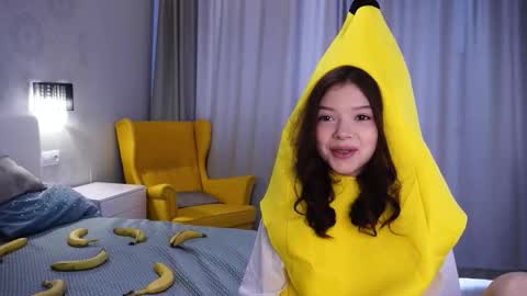 Snapshot of skyeriehm chatting on December 2025 09:02:01 AM Amy online show from December 2025 09:02:01 AM