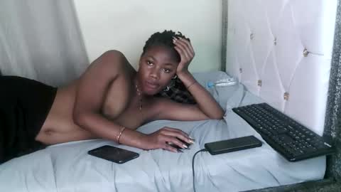 Snapshot of skyqueen0 chatting on October 2025 05:08:01 PM skyqueen0 online show from October 2025 05:08:01 PM