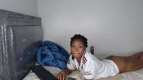 Snapshot of skyqueen0 chatting on October 2025 05:48:02 PM skyqueen0 online show from October 2025 05:48:02 PM