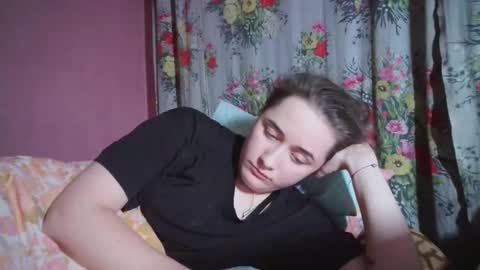 skyressie333 online show from December 2024 07:00:01 PM