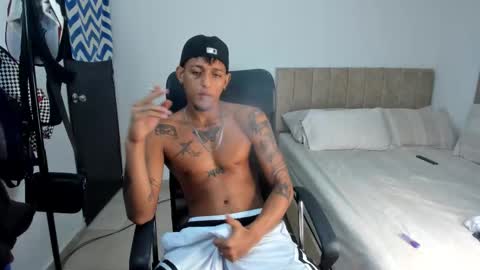 slim_master12 online show from December 2025 09:56:02 PM