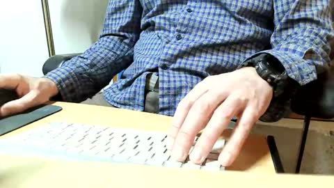 Snapshot of slogrow_uncut chatting on December 2024 06:42:02 PM SlowGrow Uncut online show from December 2024 06:42:02 PM