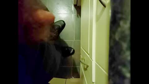 Snapshot of smallhairyuncut chatting on October 2025 05:04:01 PM Small Hairy Uncut online show from October 2025 05:04:01 PM