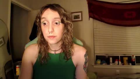 Snapshot of soffpurr chatting on November 2025 12:27:01 AM Lilytea online show from November 2025 12:27:01 AM