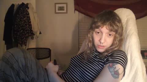 Snapshot of soffpurr chatting on December 2025 08:52:02 AM Lilytea online show from December 2025 08:52:02 AM